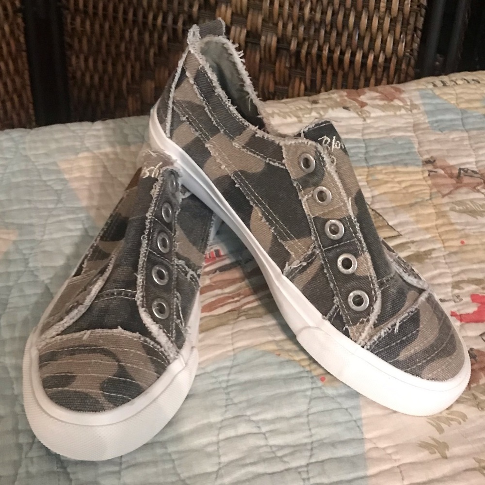 NWOT - Blowfish Camo Shoes